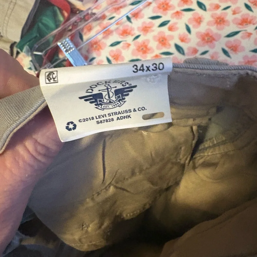 Dockers Men's Light Gray Chinos